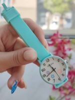 ساعت دخترانه مارک اولیجیا طرح گل و برگ - تصویر 3