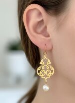 گوشواره آویز استیل طلایی طرح اسلیمی با مروارید - Image 2